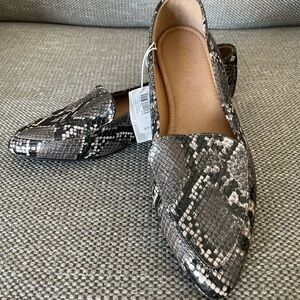 NWT Old Navy Snakeskin Loafers Size 6